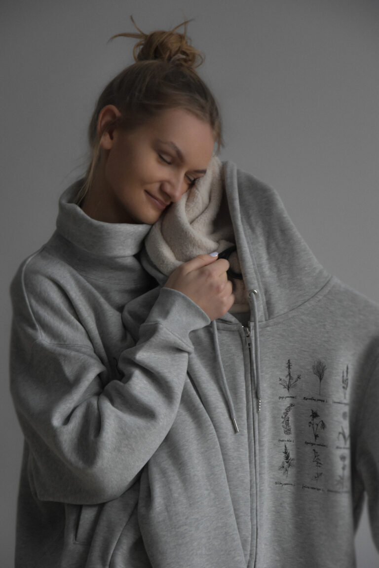 Organinės medvilnės džemperis "Lotyniški augalai"