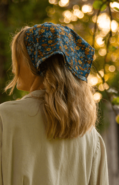 Gardeners' Daisy Scarf Created by "Garden mood" Designers