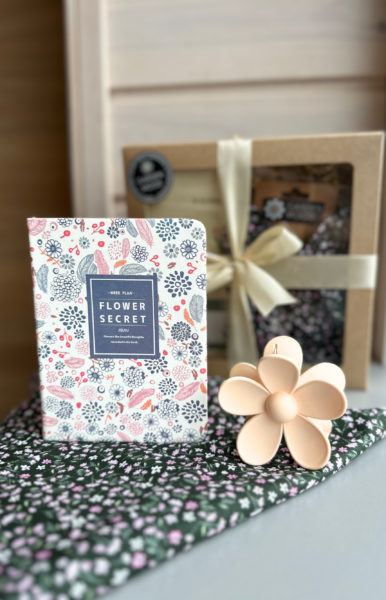 Gift set "Flower secret" with hair clip, scarf and planner
