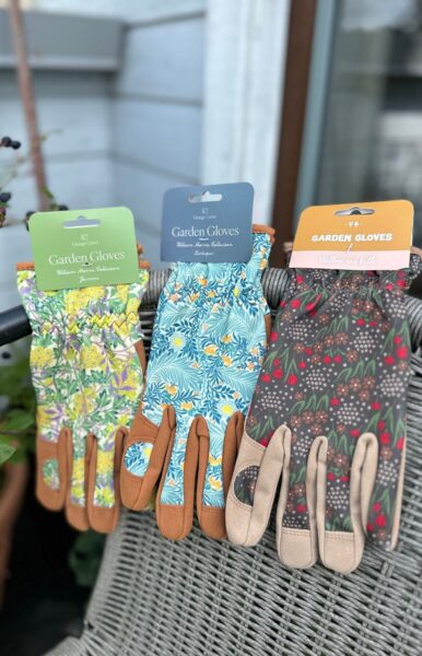 Floral gardening gloves
